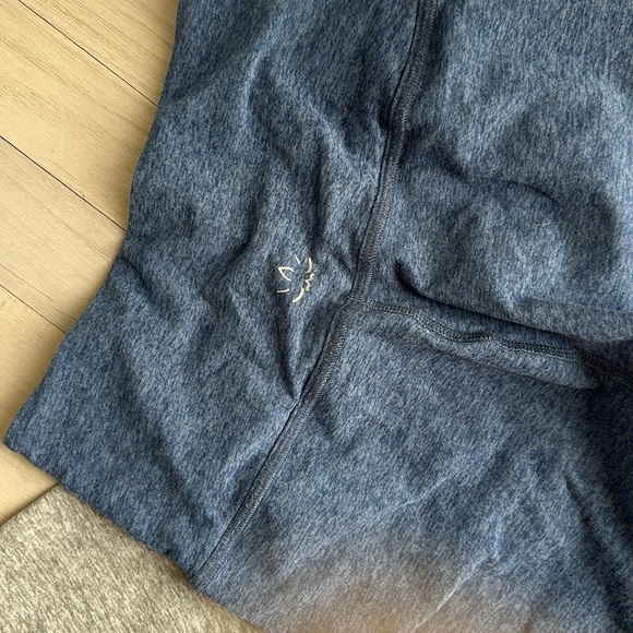 Beyond Yoga space dye multi colored blue & grey size Small leggings lightly worn - Picture 2 of 6